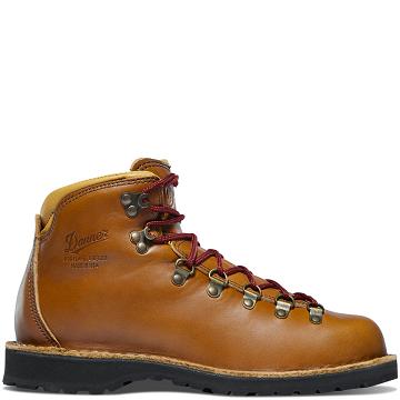 Brown Men's Danner Mountain Pass Hiking Boots | NZ4843RW