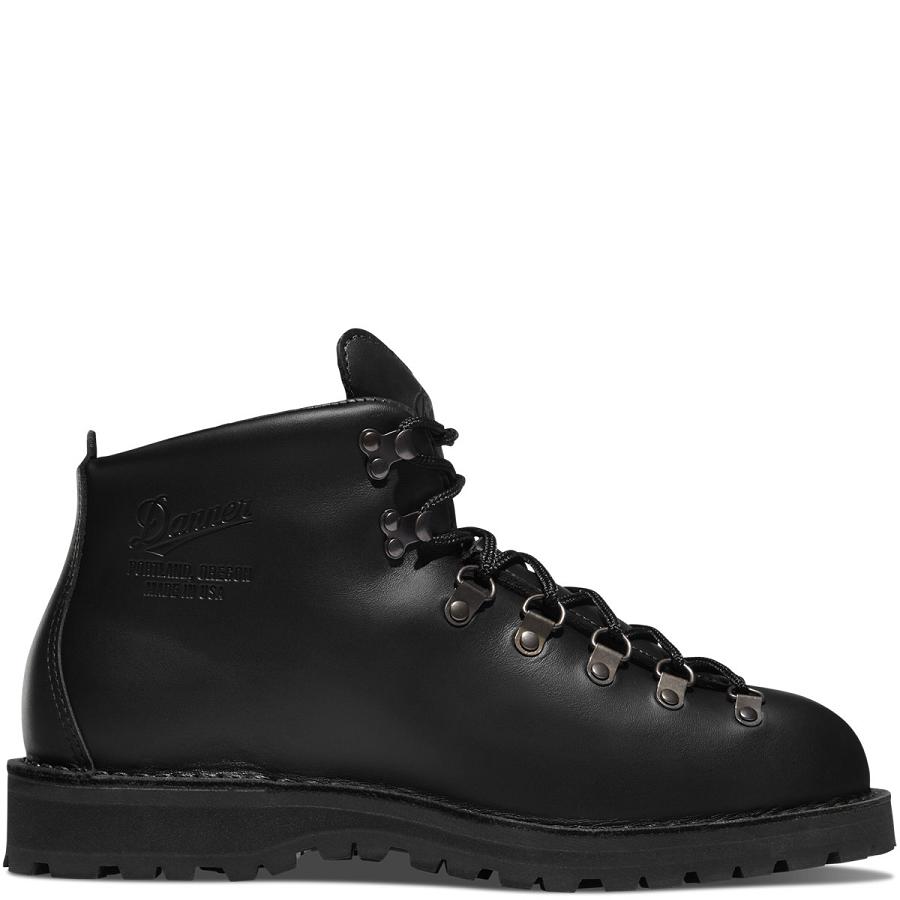 Black Men\'s Danner Mountain Light - GORE-TEX Hiking Boots | NZ4808FM