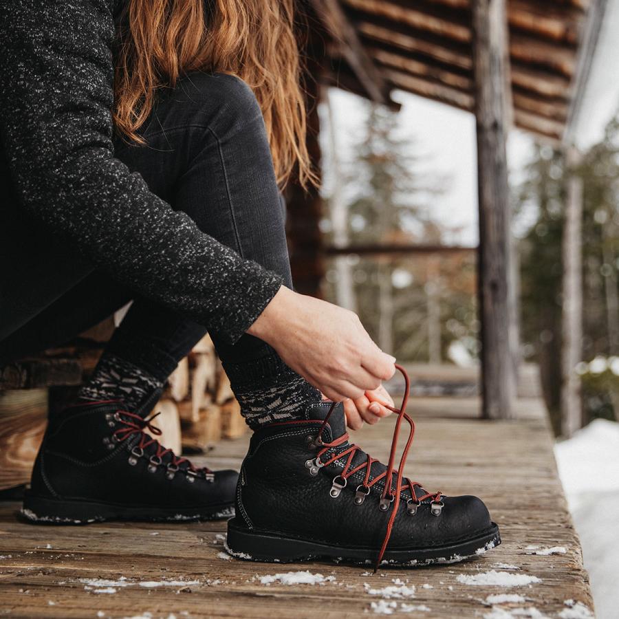 Brown Women's Danner Mountain Pass 200G Hiking Boots | NZ4443HK